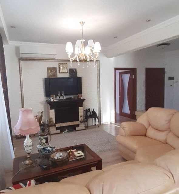 Продаётся 4-комнатная квартира, 120 м²