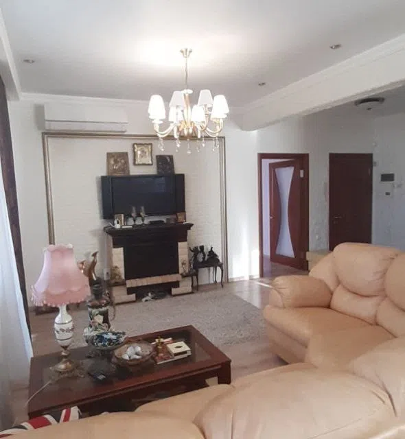 Продаётся 4-комнатная квартира, 120 м²