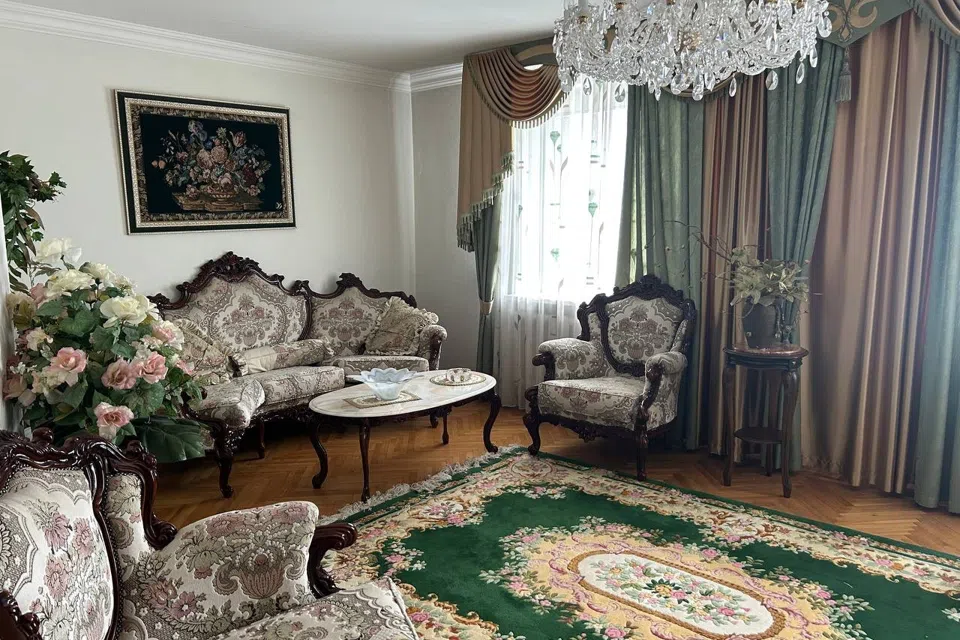 Продаётся 5-комнатная квартира, 170 м²
