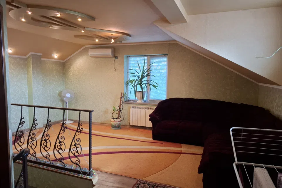 Продаётся 2-этажный дом, 180 м²