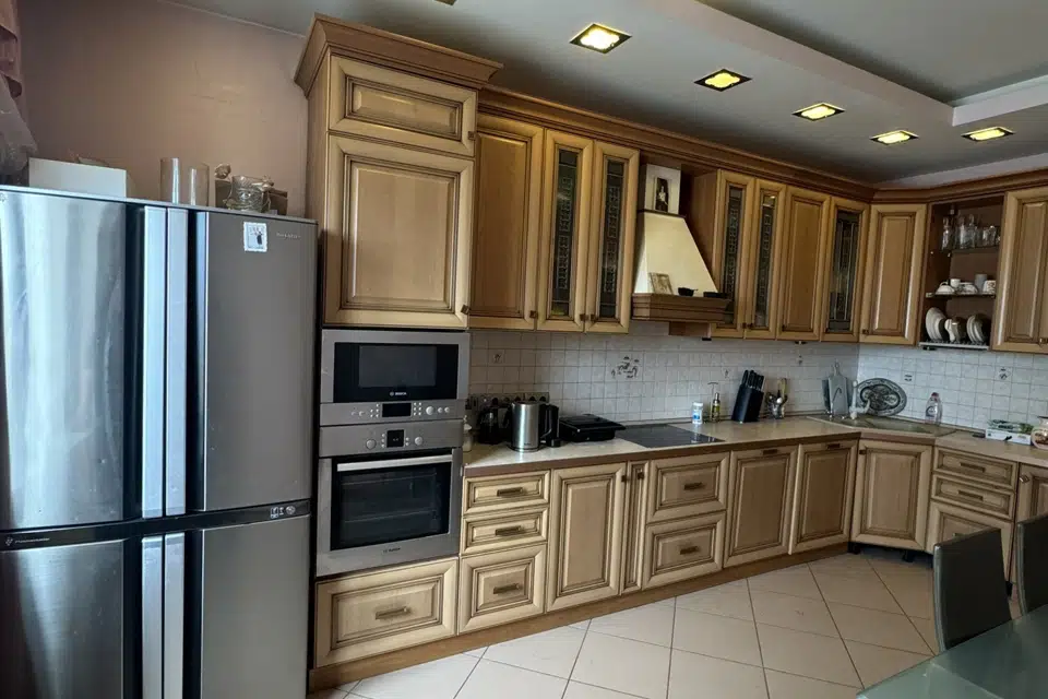 Продаётся 3-комнатная квартира, 121.8 м²
