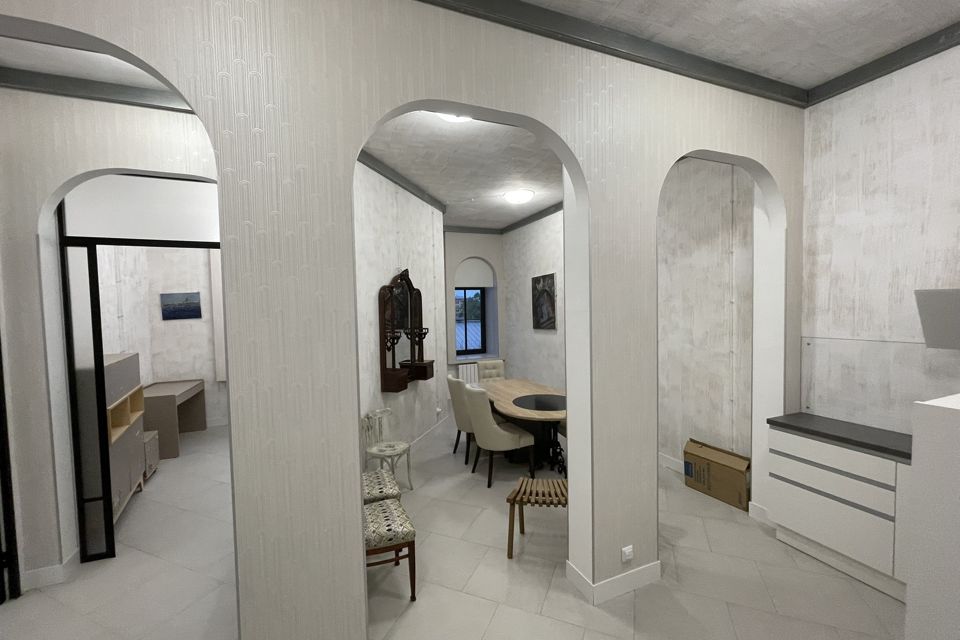 Продаётся 4-комнатная квартира, 162 м²