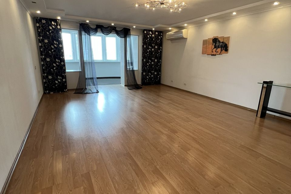 Продаётся 4-комнатная квартира, 190 м²