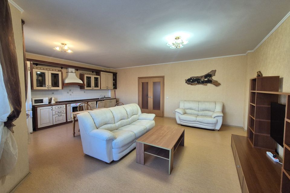 Продаётся 4-комнатная квартира, 119 м²
