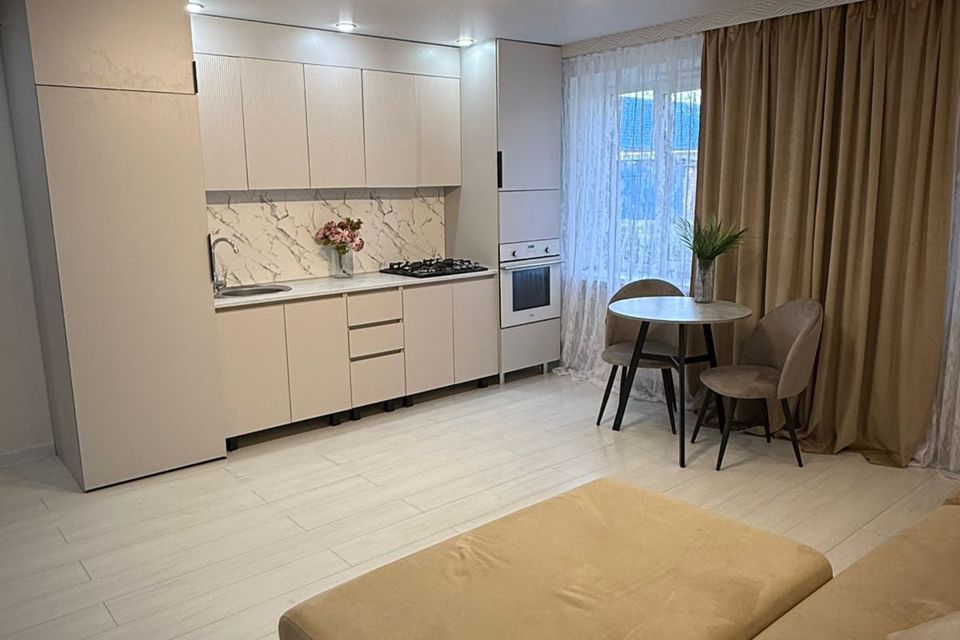 Продаётся 4-комнатная квартира, 69.8 м²