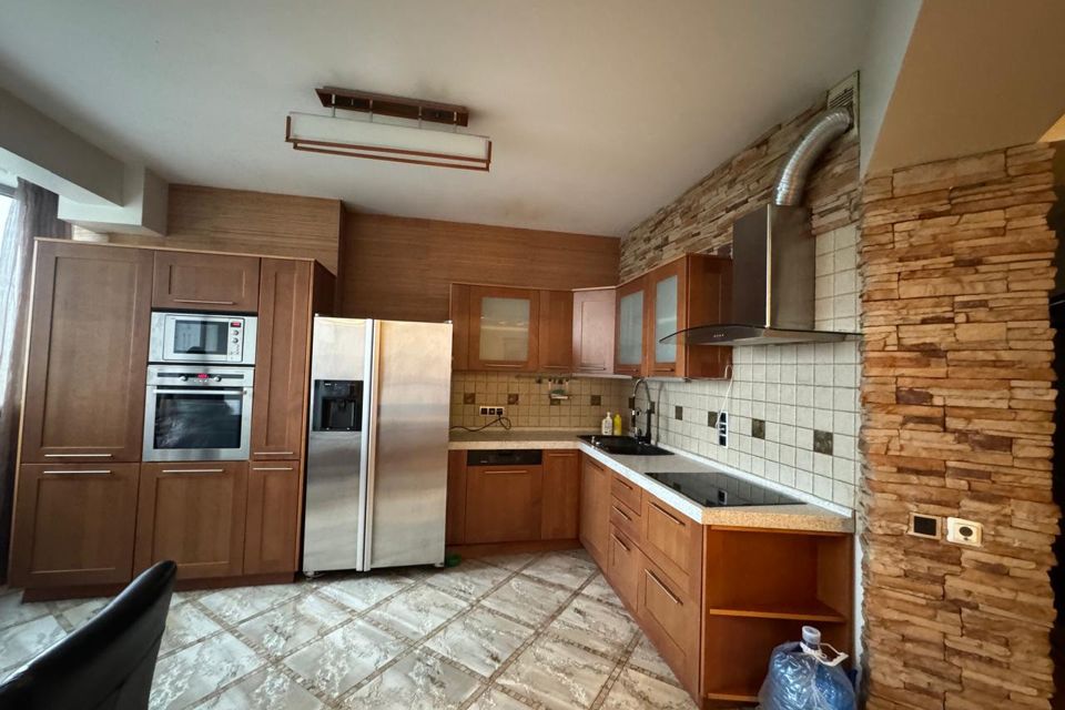 Продаётся 4-комнатная квартира, 158.7 м²