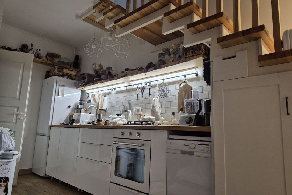 Продаётся 3-комнатная квартира, 38.1 м²