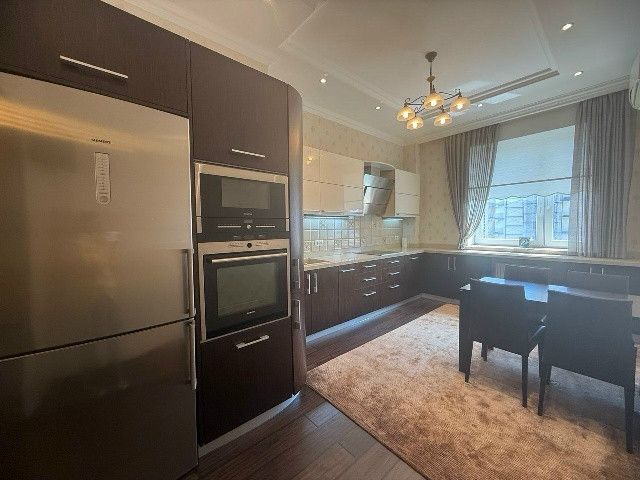 Продаётся 3-комнатная квартира, 130.3 м²