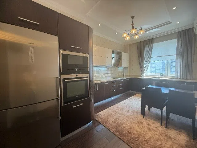 Продаётся 3-комнатная квартира, 130.3 м²