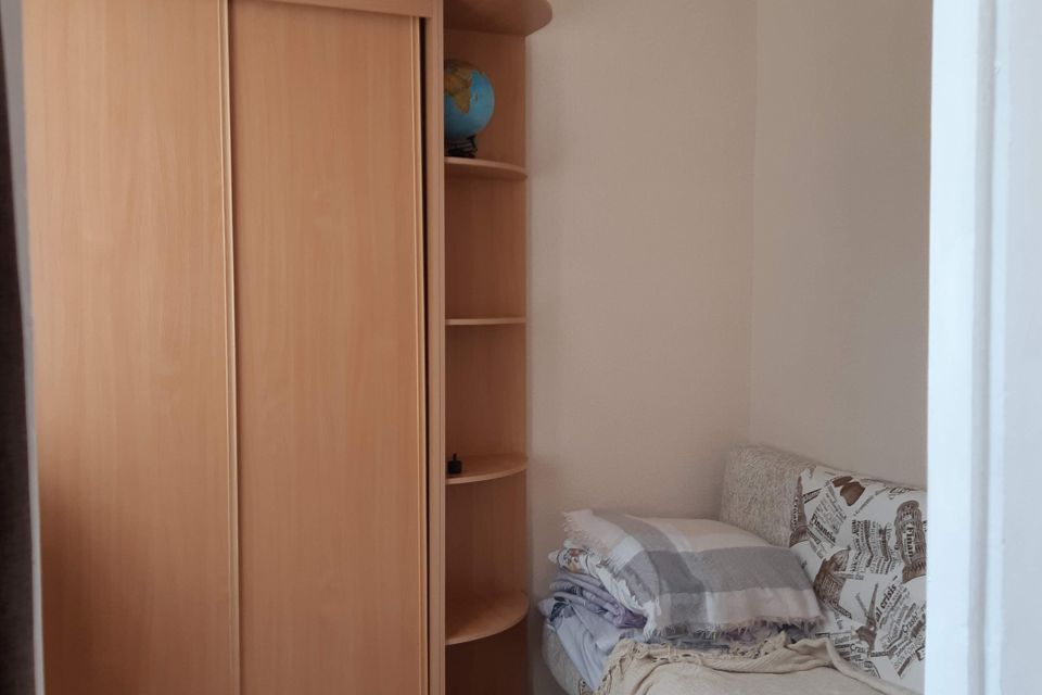 Продаётся 3 комнаты в 5-комн. квартире, 57.09 м²