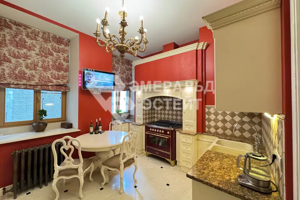 Продаётся 3-комнатная квартира, 133.4 м²