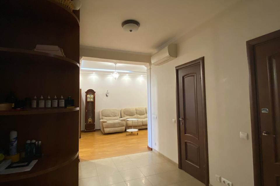 Продаётся 4-комнатная квартира, 123.3 м²