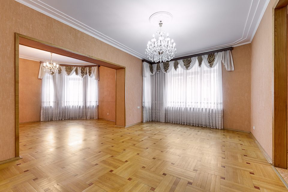 Продаётся 3-комнатная квартира, 135.9 м²