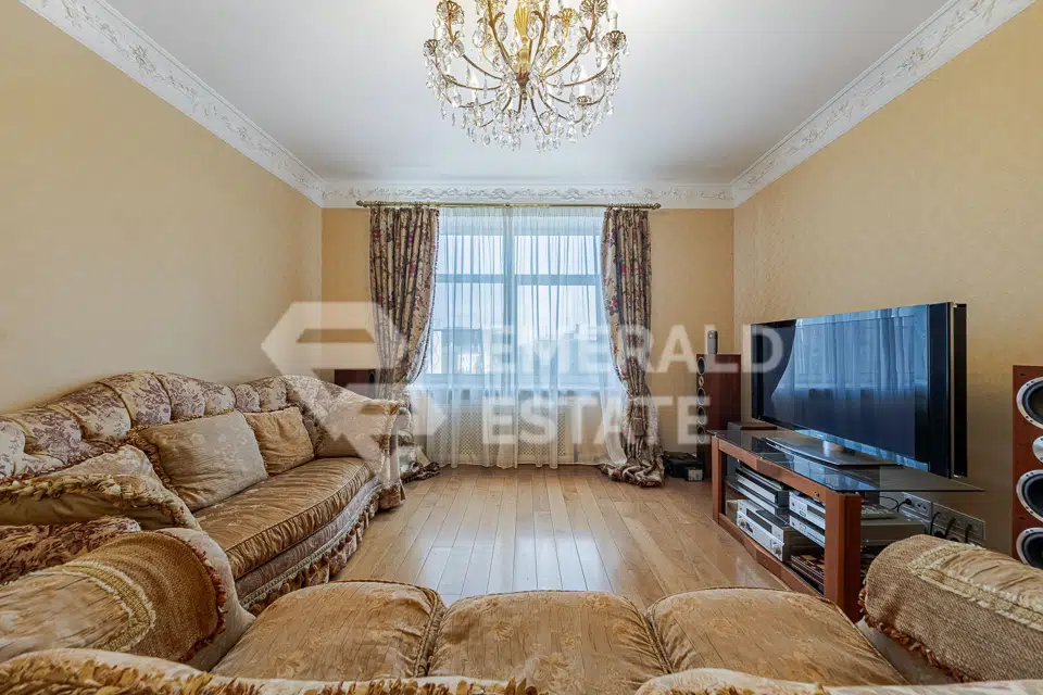 Продаётся 4-комнатная квартира, 154.3 м²