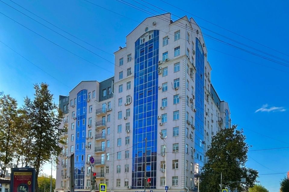 Продаётся 3-комнатная квартира, 112 м²