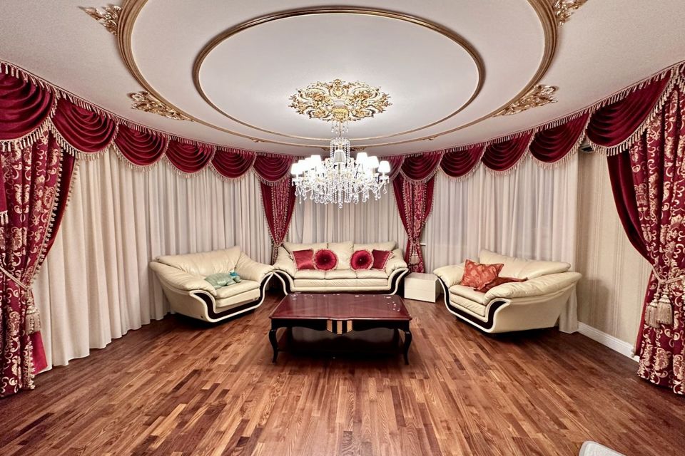 Продаётся 4-комнатная квартира, 145 м²