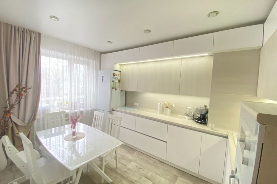 Продаётся 3-комнатная квартира, 62.8 м²