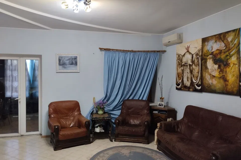 Продаётся 3-этажный дом, 212 м²