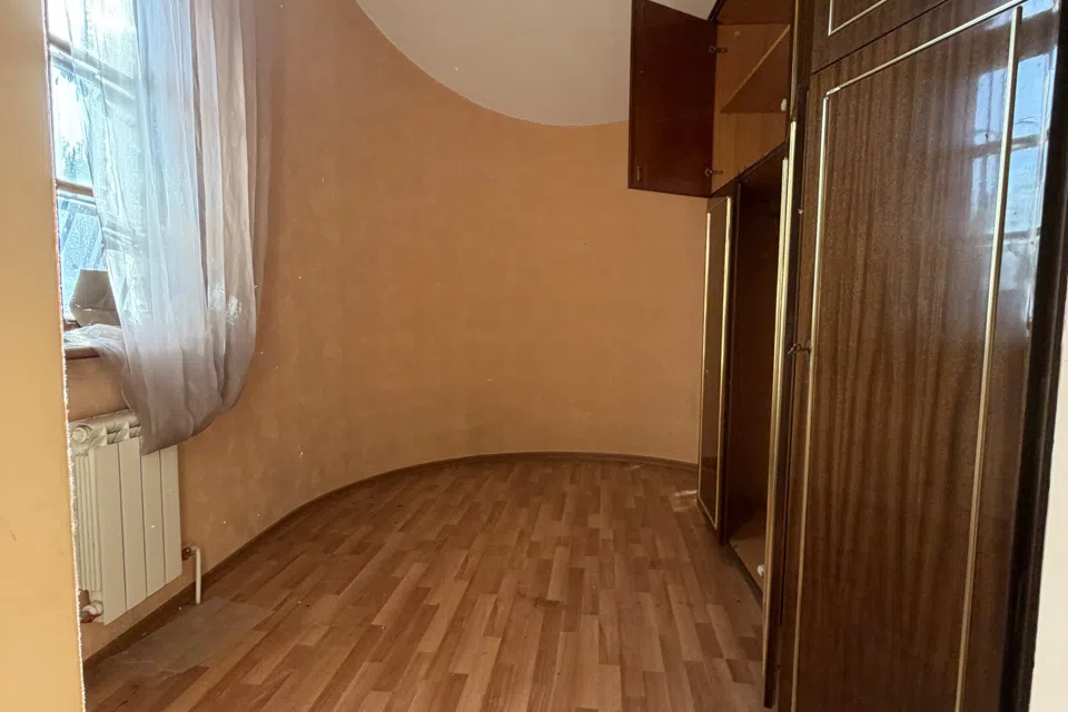 Продаётся 3-этажный дом, 450 м²