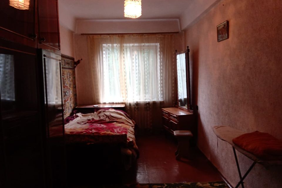 Продаётся 4-комнатная квартира, 65.7 м²