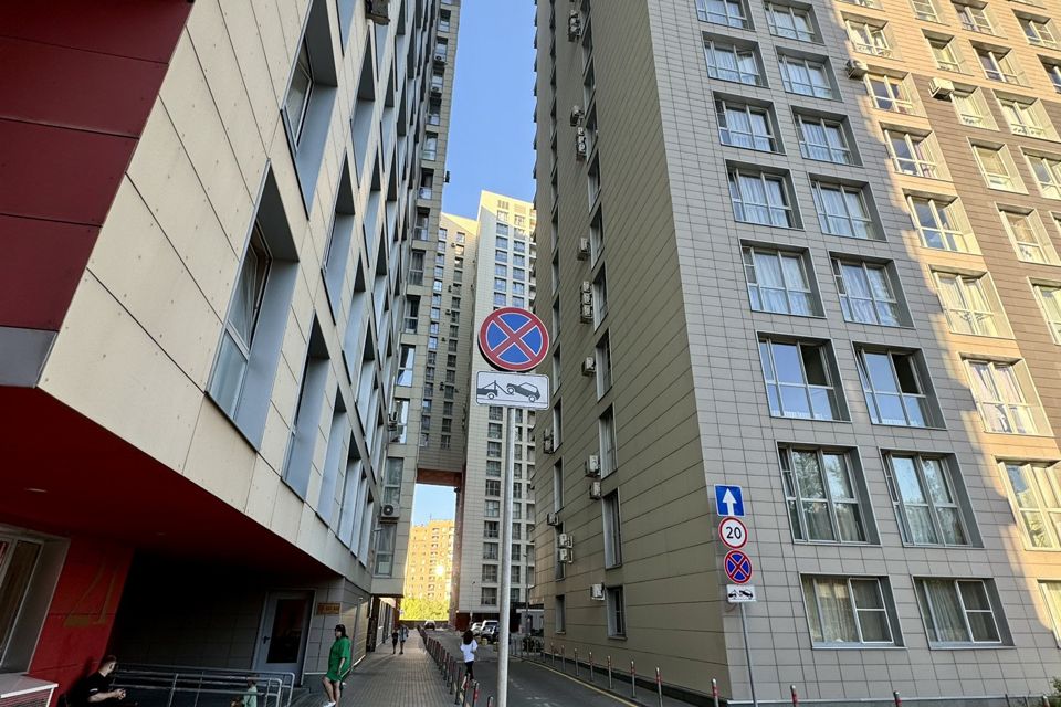 Продаётся 1-комнатная квартира, 61.2 м²