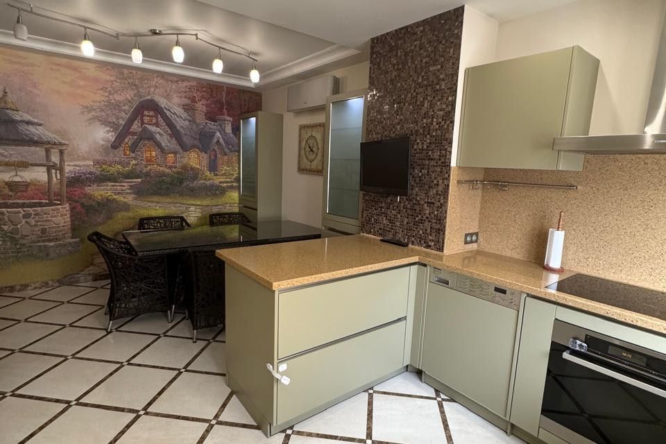 Продаётся 4-комнатная квартира, 120 м²