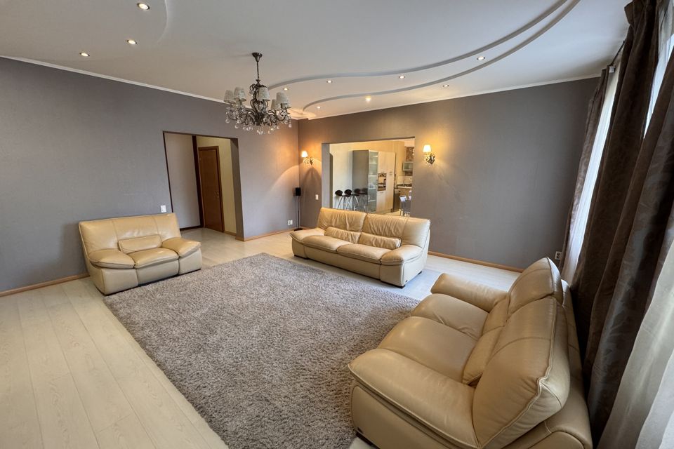 Продаётся 3-комнатная квартира, 149.4 м²