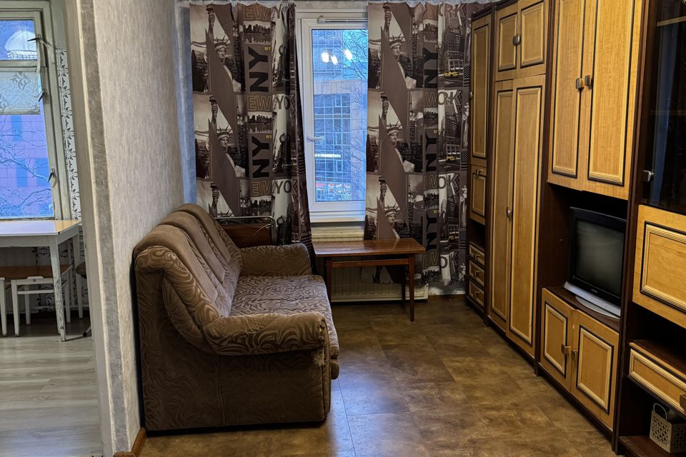 Продаётся 4-комнатная квартира, 49 м²