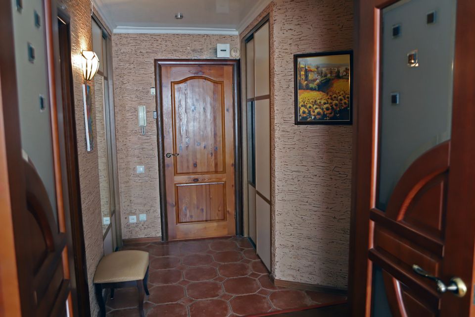 Продаётся 4-комнатная квартира, 69 м²