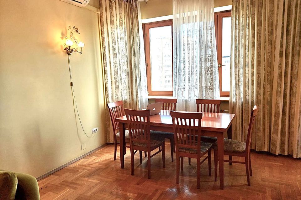 Продаётся 3-комнатная квартира, 92 м²