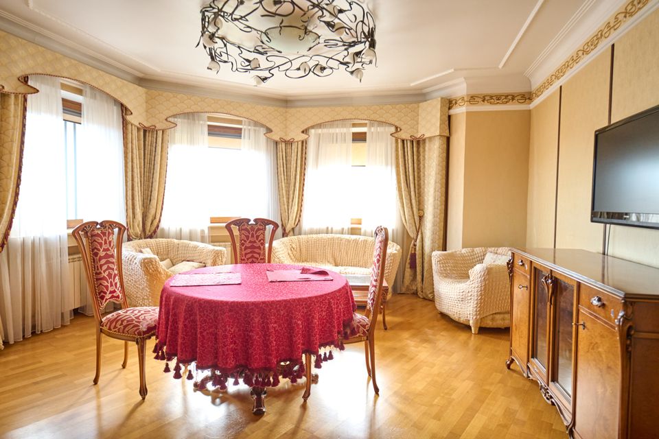 Продаётся 3-комнатная квартира, 101.7 м²