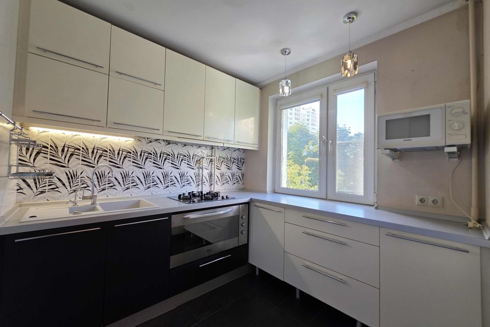 Продаётся 3-комнатная квартира, 56.5 м²