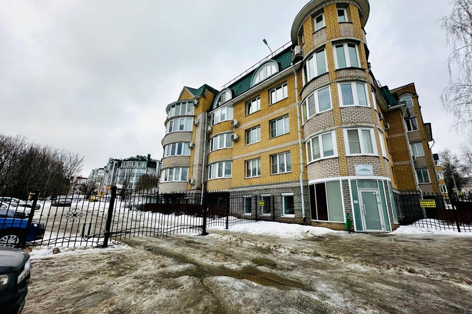 Продаётся 2-комнатная квартира, 120 м²