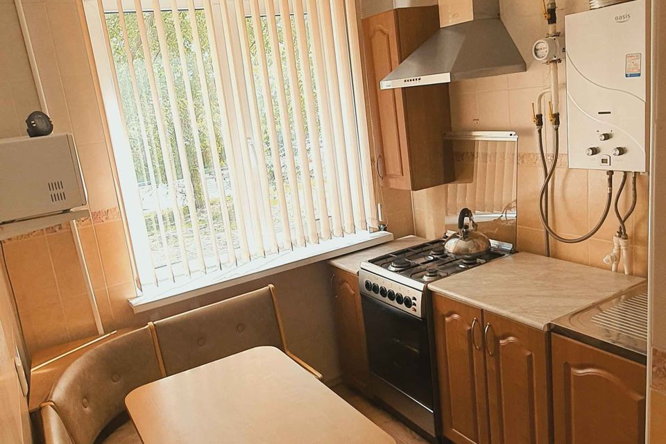 Продаётся 4-комнатная квартира, 59.6 м²