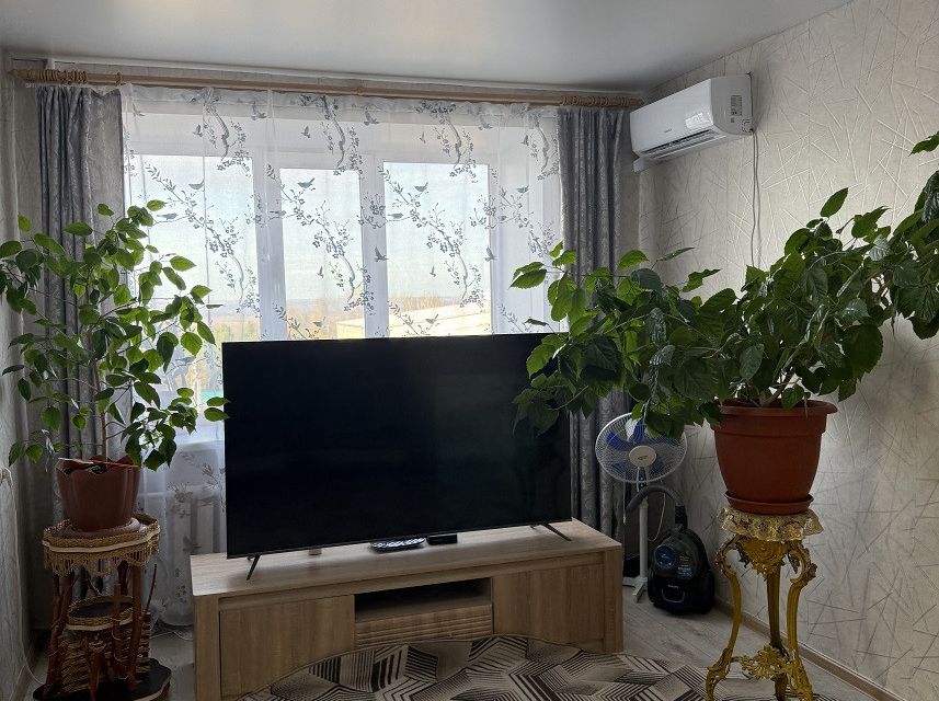 Продаётся 4-комнатная квартира, 61.3 м²