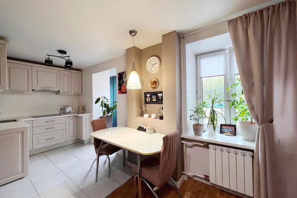 Продаётся 4-комнатная квартира, 74.4 м²