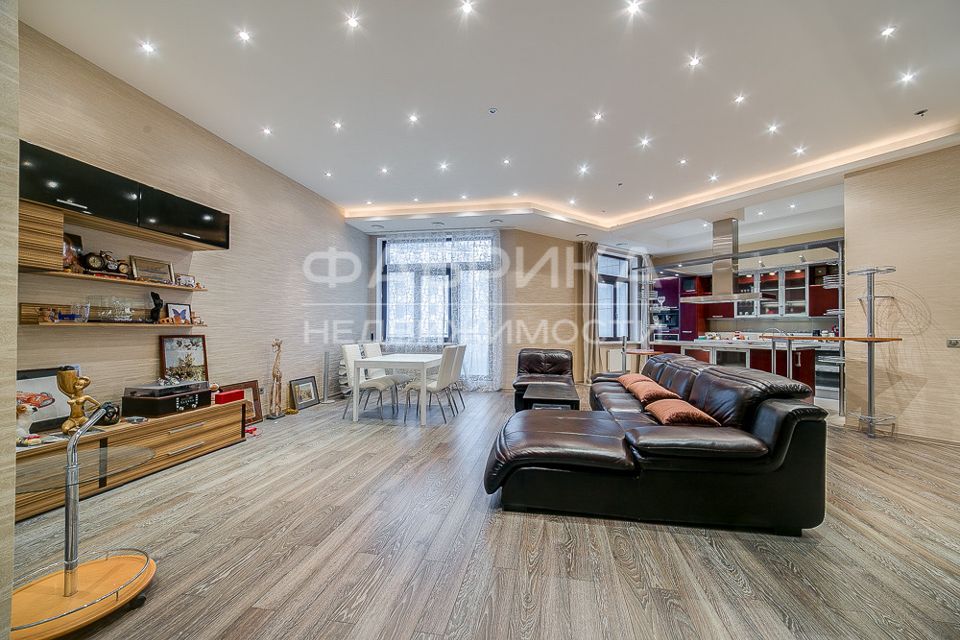 Сдаётся 3-комнатная квартира, 176 м²