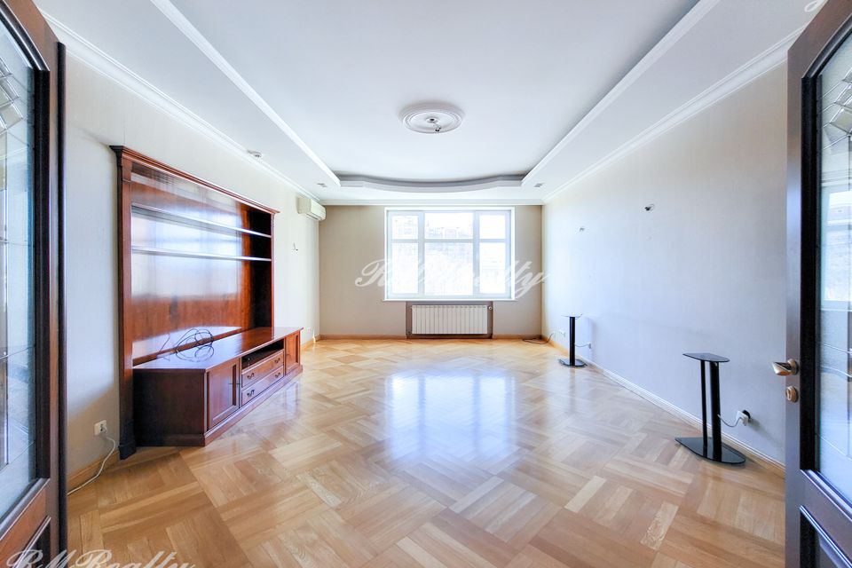 Продаётся 4-комнатная квартира, 185 м²