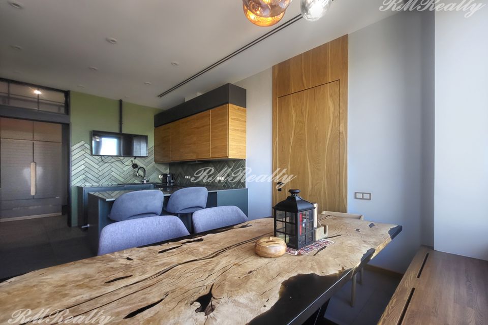 Продаётся 4-комнатная квартира, 133 м²