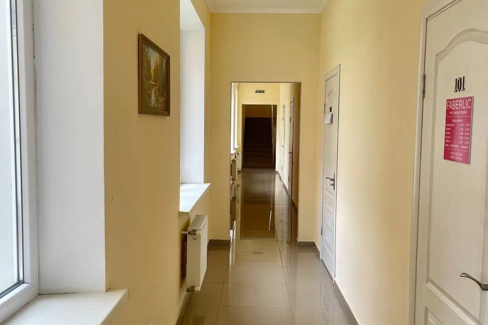 Сдаётся торговое помещение, 200 м²