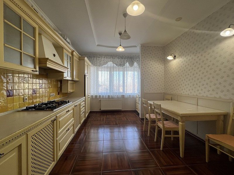 Продаётся 3-комнатная квартира, 102.5 м²