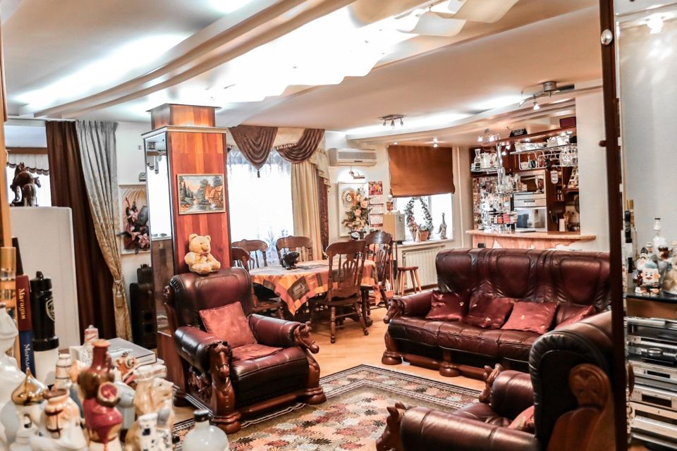 Продаётся 3-комнатная квартира, 107.4 м²