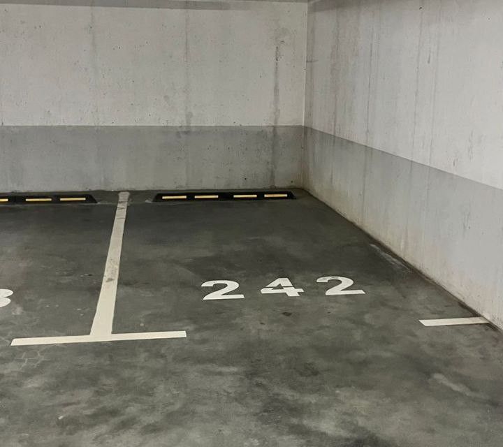 Продаётся машиноместо, 14 м²