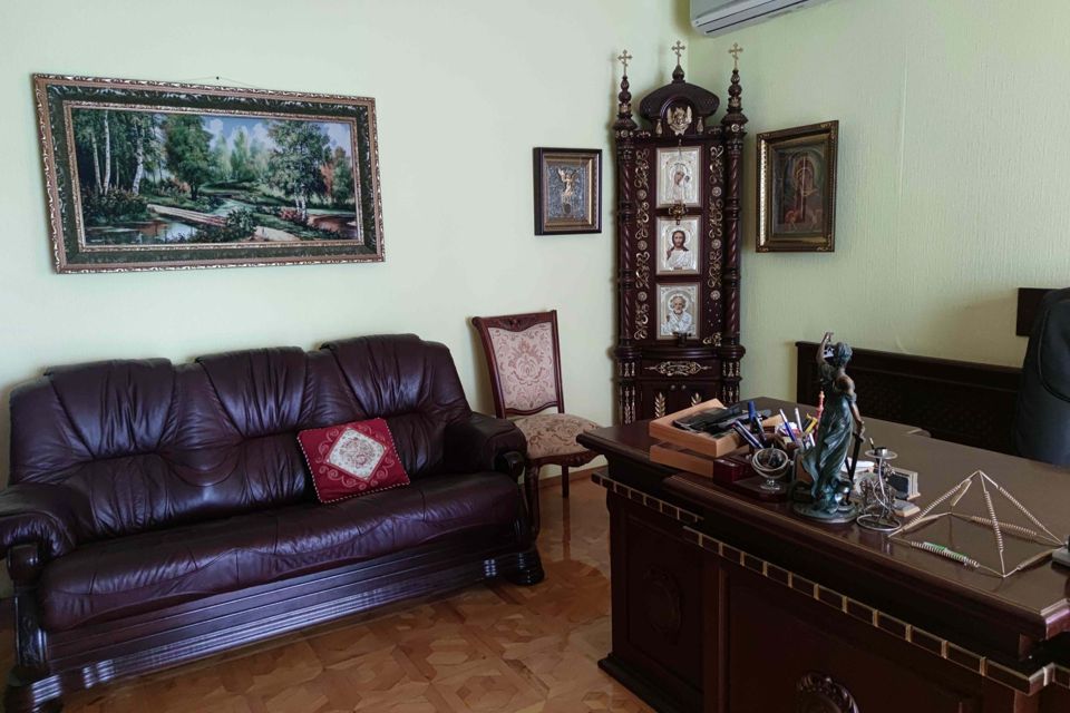 Продаётся 3-этажный дом, 577 м²