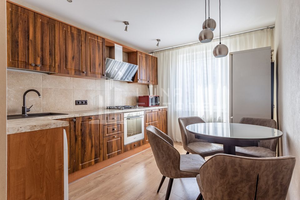 Продаётся 1-комнатная квартира, 42 м²