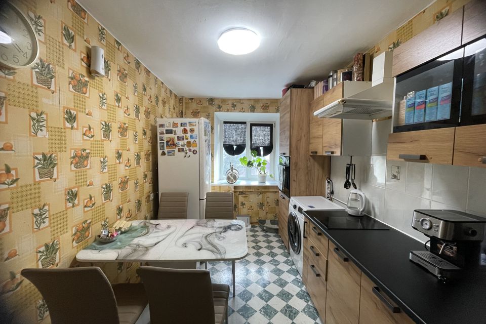 Продаётся 4-комнатная квартира, 93.7 м²