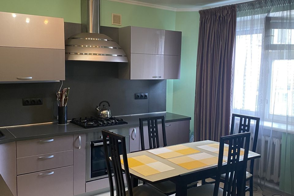 Продаётся 4-комнатная квартира, 117.8 м²