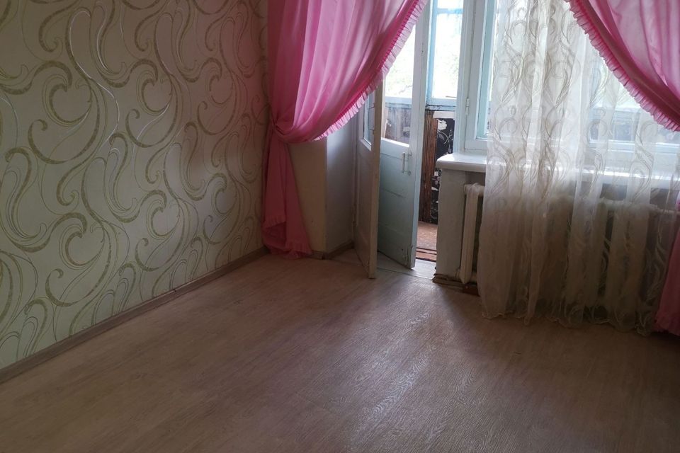 Продаётся 4-комнатная квартира, 61.2 м²