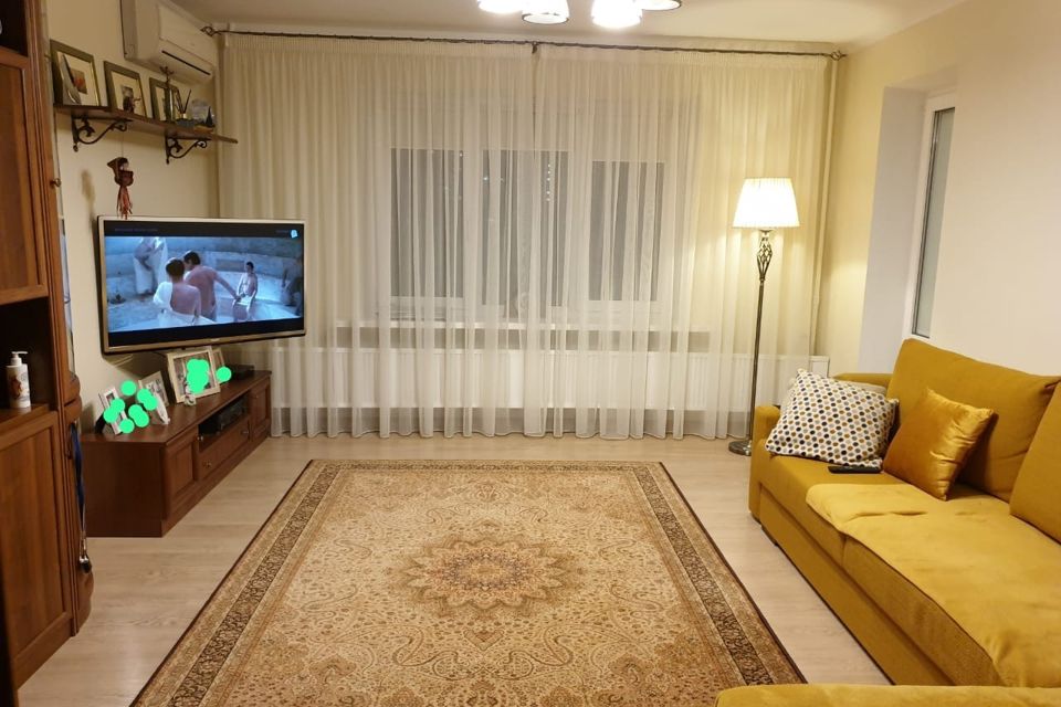 Продаётся 4-комнатная квартира, 90 м²