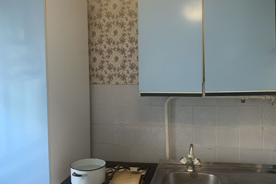 Продаётся 3-комнатная квартира, 48.3 м²